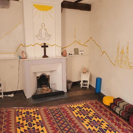Gite De La Porte Saint Jacques: A Hostel For Pilgrims Exterior photo