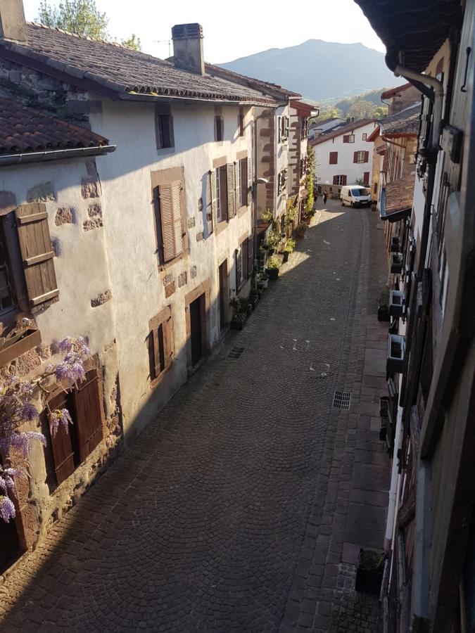 Gite De La Porte Saint Jacques: A Hostel For Pilgrims Exterior photo